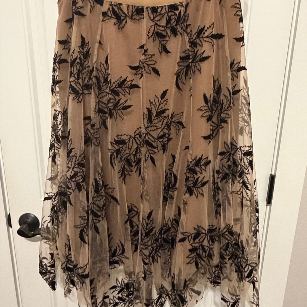 Elegant Black Floral Lace Skirt - Picture 3 of 5